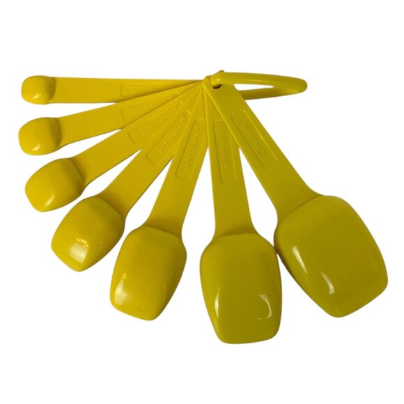 Vintage Tupperware Nesting Measuring Spoons Set Of 7 Plus D Ring Yellow Plastic - Picture 2 of 5